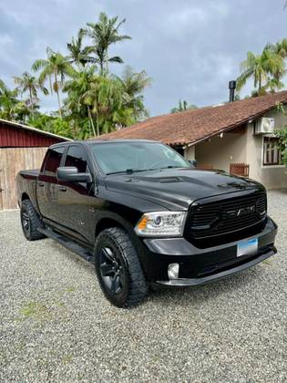 RAM CLASSIC 5.7 V8 GASOLINA LARAMIE NIGHT EDITION CD 4X4 AUTOMÁTICO RAM CLASSIC 5.7 V8 GASOLINA LARAMIE NIGHT EDITION CD 4X4 AUTOMÁTICO